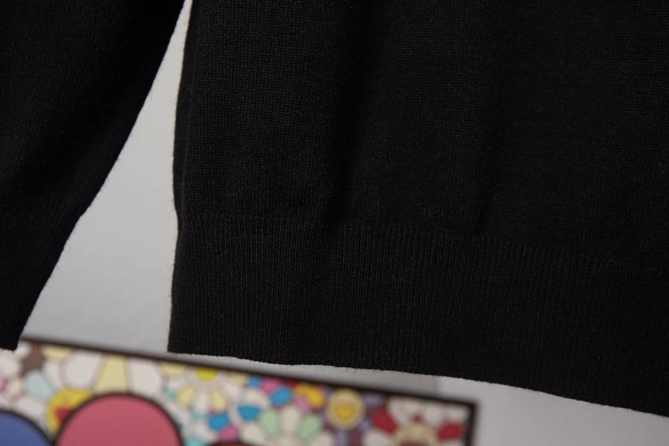 Model No. DZ 23 Acne Classic letter embroidered lapel polo knitted sweater Multiple designs Fundraising for half a month Conscientious production Gram pure cotton Andy cashmere imported wool Imported machine full embroidery small label Internet celebrity Hot Sale Large factory flow workmanship Neat and orderly needlework Loose os version Versatile style Couple style Hang tag Hanging grain Washing Main wheat Packaging Full set of accessories 📦 All details are real shots without beauty filters Buy with confidence📷 colour: Black Gray Khaki color size: s m l xl
